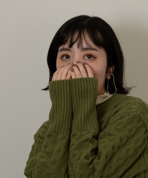 I_am(アイアム)の「balance short round knit(ニット/セーター・レディース・カーキ/アイボリー/モカ・FREE)」の5枚目の写真