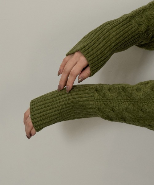 I_am(アイアム)の「balance short round knit(ニット/セーター・レディース・カーキ/アイボリー/モカ・FREE)」の7枚目の写真