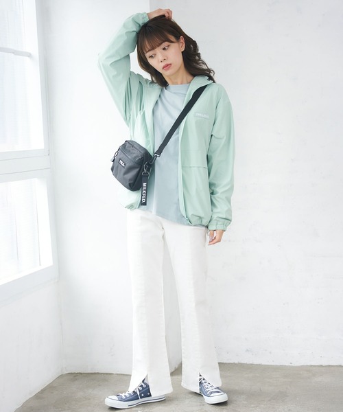 MILKFED.(ミルクフェド)の「DENIM SLIT PANTS(デニムパンツ・レディース・ホワイト/インディゴブルー/ライトインディゴブルー・XS/S/M)」の5枚目の写真