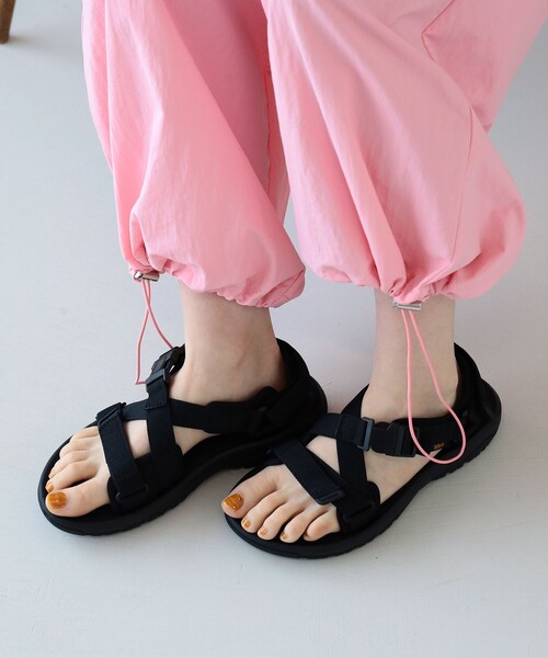 Ray BEAMS(レイビームス)の「TEVA / HURRICANE VERGE(サンダル・レディース・ブラック/ベージュ・6/8/5/7)」の6枚目の写真