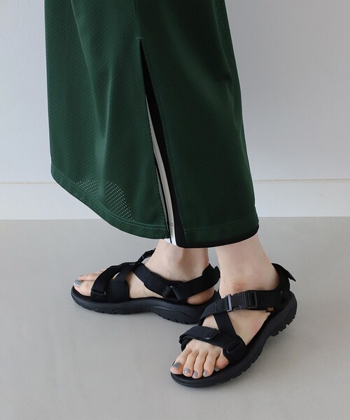 Ray BEAMS(レイビームス)の「TEVA / HURRICANE VERGE(サンダル・レディース・ブラック/ベージュ・6/8/5/7)」の4枚目の写真