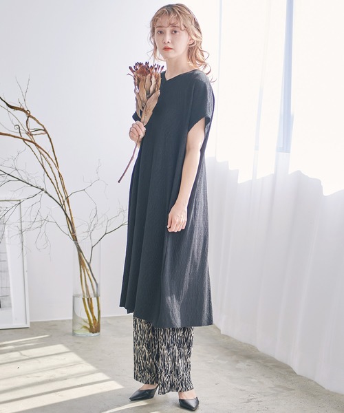 Dita(ディータ)の「バックスリットWAVEプリーツロングトップス(Tシャツ/カットソー・レディース・ブラック/ナチュラル/レッドパープル・M/L)」の6枚目の写真