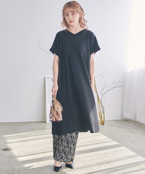 Dita(ディータ)の「バックスリットWAVEプリーツロングトップス(Tシャツ/カットソー・レディース・ブラック/ナチュラル/レッドパープル・M/L)」の7枚目の写真