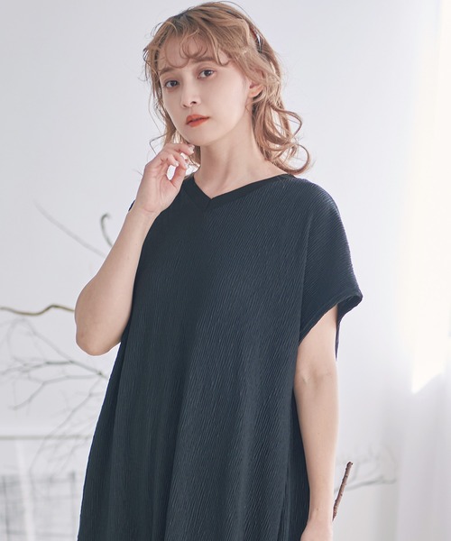 Dita(ディータ)の「バックスリットWAVEプリーツロングトップス(Tシャツ/カットソー・レディース・ブラック/ナチュラル/レッドパープル・M/L)」の8枚目の写真