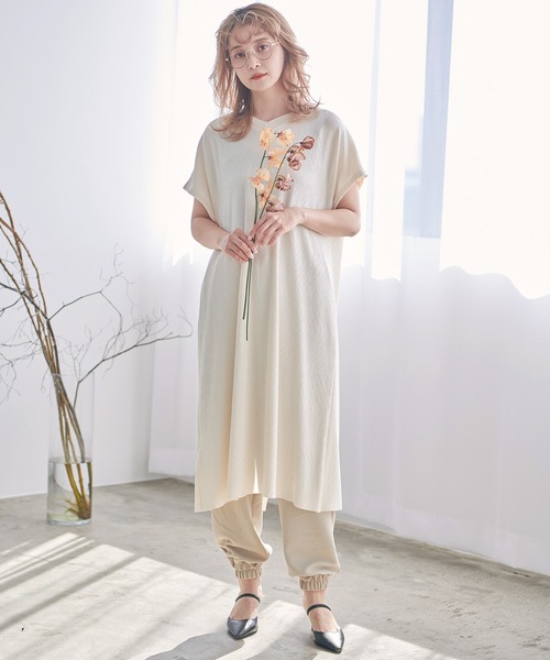 Dita(ディータ)の「バックスリットWAVEプリーツロングトップス(Tシャツ/カットソー・レディース・ブラック/ナチュラル/レッドパープル・M/L)」の14枚目の写真