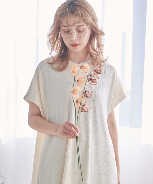 Dita(ディータ)の「バックスリットWAVEプリーツロングトップス(Tシャツ/カットソー・レディース・ブラック/ナチュラル/レッドパープル・M/L)」の10枚目の写真