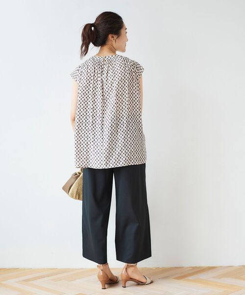 le.coeur blanc（ルクールブラン）の「コモンプリントギャザーブラウス（シャツ/ブラウス・レディース・ホワイト系その他2/グリーン系その他・38）」の18枚目の写真