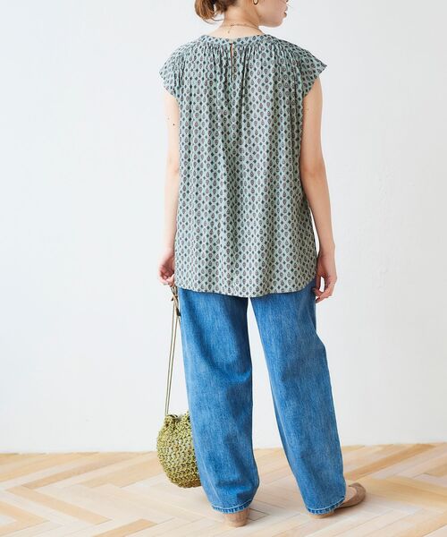 le.coeur blanc（ルクールブラン）の「コモンプリントギャザーブラウス（シャツ/ブラウス・レディース・ホワイト系その他2/グリーン系その他・38）」の7枚目の写真