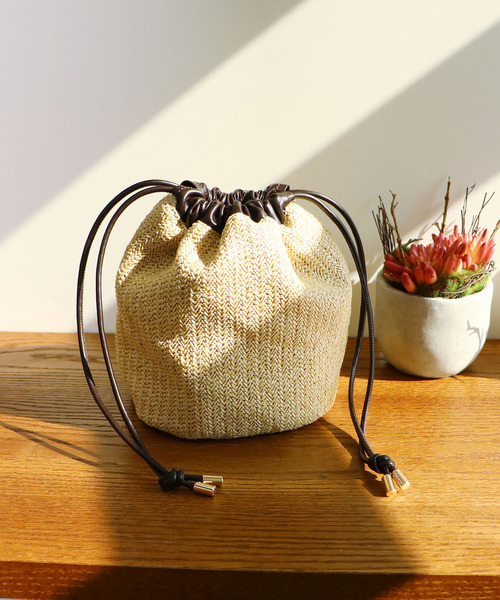 LBC(エルビーシー)の「リバーシブル巾着ショルダーバッグ(ショルダーバッグ・レディース・ベージュ/ブラウン・FREE)」の1枚目の写真