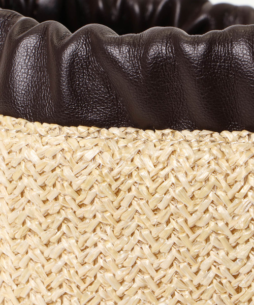 LBC(エルビーシー)の「リバーシブル巾着ショルダーバッグ(ショルダーバッグ・レディース・ベージュ/ブラウン・FREE)」の9枚目の写真