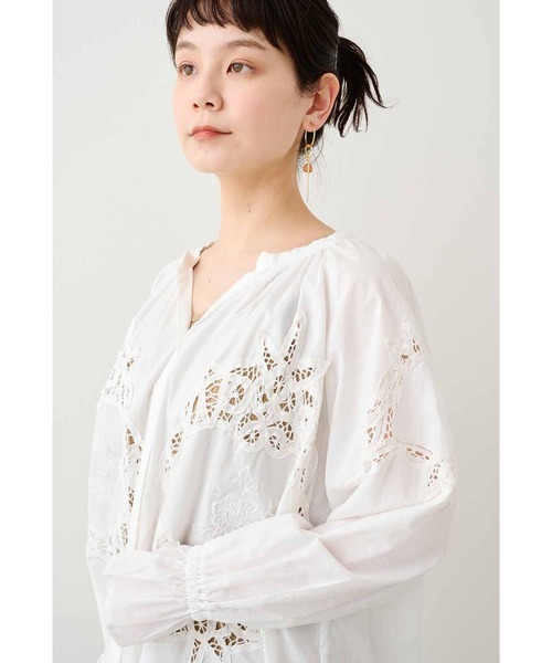 MEDE19F(メデジュウキュウ)の「MEDE19F Boutique888さんコラボ リメイク風バテンレース遣いブラウス〈ホワイト〉(シャツ/ブラウス・レディース・ホワイト・MEDIUM/LARGE)」の7枚目の写真