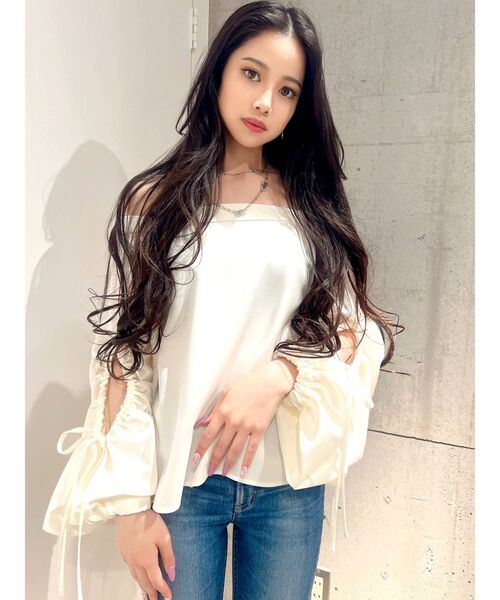 GYDA（ジェイダ）の「オフショル シャーリングボリュームスリーブブラウス（シャツ/ブラウス・レディース・ブラック/オフホワイト・FREE）」の3枚目の写真