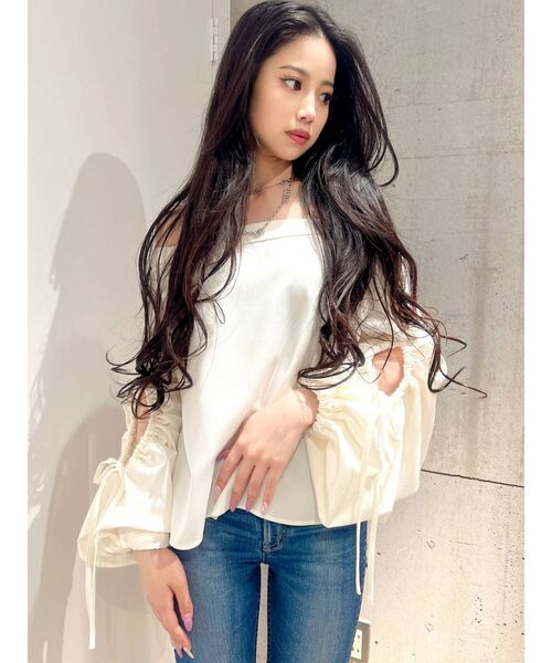 GYDA（ジェイダ）の「オフショル シャーリングボリュームスリーブブラウス（シャツ/ブラウス・レディース・ブラック/オフホワイト・FREE）」の4枚目の写真