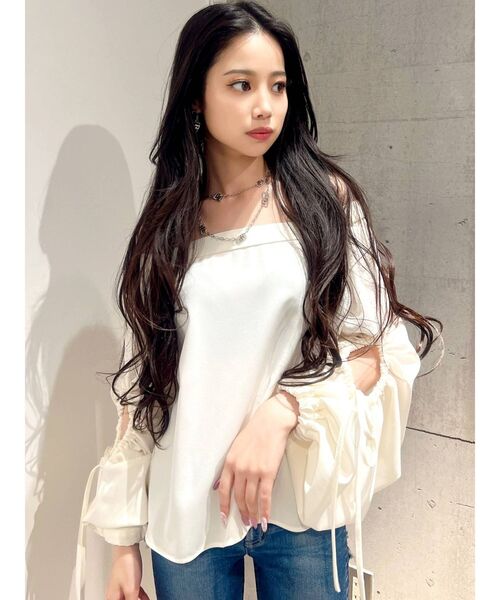 GYDA（ジェイダ）の「オフショル シャーリングボリュームスリーブブラウス（シャツ/ブラウス・レディース・ブラック/オフホワイト・FREE）」の5枚目の写真