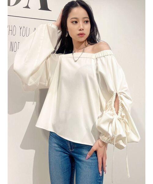 GYDA（ジェイダ）の「オフショル シャーリングボリュームスリーブブラウス（シャツ/ブラウス・レディース・ブラック/オフホワイト・FREE）」の7枚目の写真