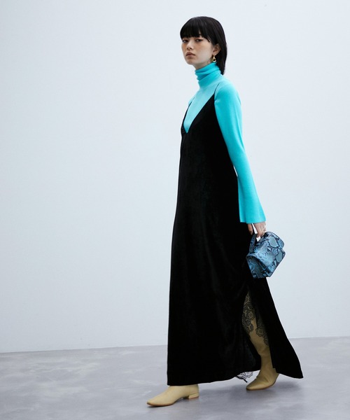 ADAM ET ROPE'（アダムエロペ）の「アンチピリングリブタートルネックプルオーバー（ニット/セーター・レディース・ホワイト/ブラック/イエロー/レッド/ピンク/サックスブルー・FREE）」の10枚目の写真