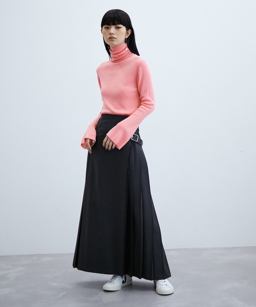 ADAM ET ROPE'（アダムエロペ）の「アンチピリングリブタートルネックプルオーバー（ニット/セーター・レディース・ホワイト/ブラック/イエロー/レッド/ピンク/サックスブルー・FREE）」の13枚目の写真