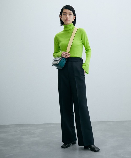 ADAM ET ROPE'（アダムエロペ）の「アンチピリングリブタートルネックプルオーバー（ニット/セーター・レディース・ホワイト/ブラック/イエロー/レッド/ピンク/サックスブルー・FREE）」の14枚目の写真