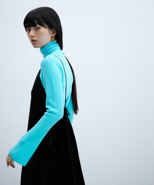 ADAM ET ROPE'（アダムエロペ）の「アンチピリングリブタートルネックプルオーバー（ニット/セーター・レディース・ホワイト/ブラック/イエロー/レッド/ピンク/サックスブルー・FREE）」の15枚目の写真