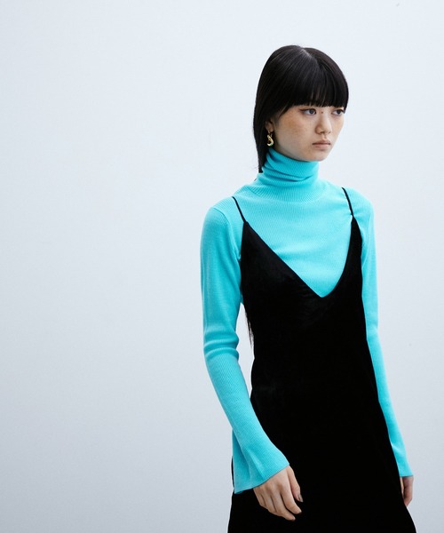 ADAM ET ROPE'（アダムエロペ）の「アンチピリングリブタートルネックプルオーバー（ニット/セーター・レディース・ホワイト/ブラック/イエロー/レッド/ピンク/サックスブルー・FREE）」の16枚目の写真