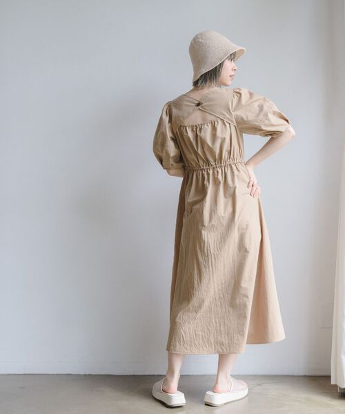 RETRO GIRL（レトロガール）の「バックデザインランタンスリーブワンピ（ワンピース・レディース・ブラック/ナチュラル/ブラウン・FREE）」の11枚目の写真