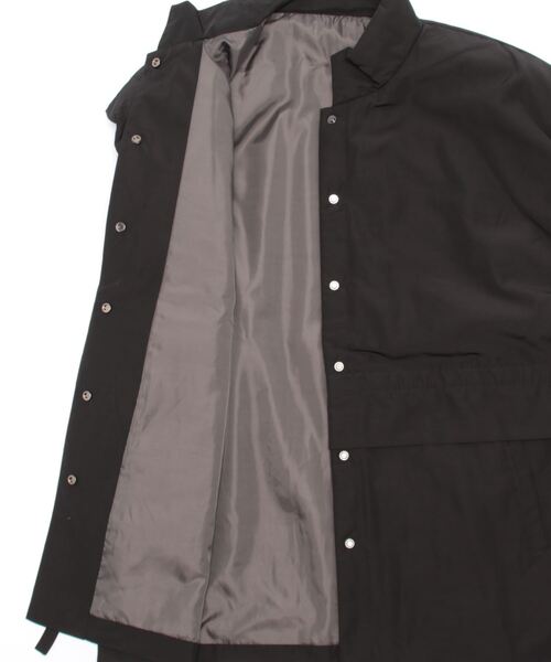 Q(キュー)の「ファイバーダウンショールベスト(ダウンベスト・レディース・ベージュ/ブラック・MEDIUM)」の4枚目の写真