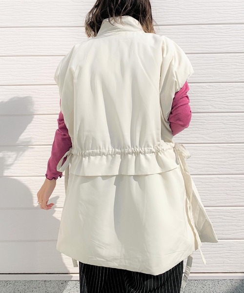 Q(キュー)の「ファイバーダウンショールベスト(ダウンベスト・レディース・ベージュ/ブラック・MEDIUM)」の10枚目の写真