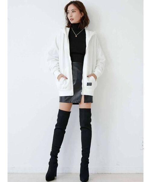 GYDA（ジェイダ）の「GYDIES ANGEL LOOSE ZIPUPパーカー（パーカー・レディース・オフホワイト/ブラック/ベージュ・FREE）」の4枚目の写真