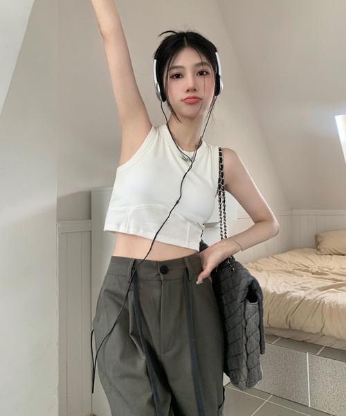 Revo.（レボ）の「【カップ付】シンプル 短丈 アメスリタンクトップ（タンクトップ・レディース・チャコール/カーキ/ホワイト/グレー/ブラック・FREE）」の9枚目の写真