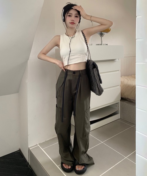 Revo.（レボ）の「【カップ付】シンプル 短丈 アメスリタンクトップ（タンクトップ・レディース・チャコール/カーキ/ホワイト/グレー/ブラック・FREE）」の10枚目の写真