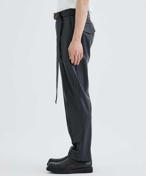 CULLNI（クルニ）の「STUDIOUS別注 BELTED SLACKS ROYAL LEATHER