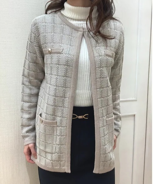 TOKYO SHIRTS（トウキョウシャツ）の「ロングニットジャケット（ノーカラージャケット・レディース・ライトベージュ/ネイビー/ライトグレー・M/L）」の10枚目の写真