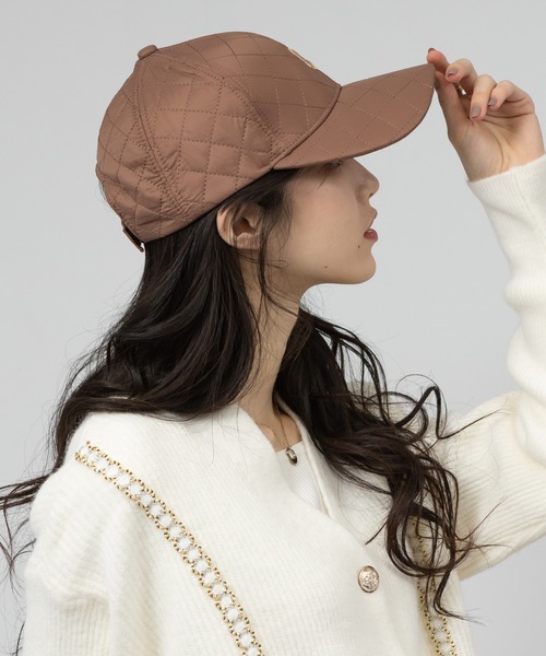 meJane(ミージェーン)の「キルティング ロゴCAP(キャップ・レディース・アイボリー/ブラック/ブラウン・FREE)」の1枚目の写真