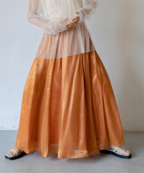 VACANCY（ヴァカンシー）の「シャイニータックロングスカート（スカート・レディース・ゴールド/パープル/ネイビー/ブルー/シルバー・FREE）」の5枚目の写真