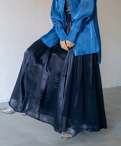 VACANCY（ヴァカンシー）の「シャイニータックロングスカート（スカート・レディース・ゴールド/パープル/ネイビー/ブルー/シルバー・FREE）」の14枚目の写真