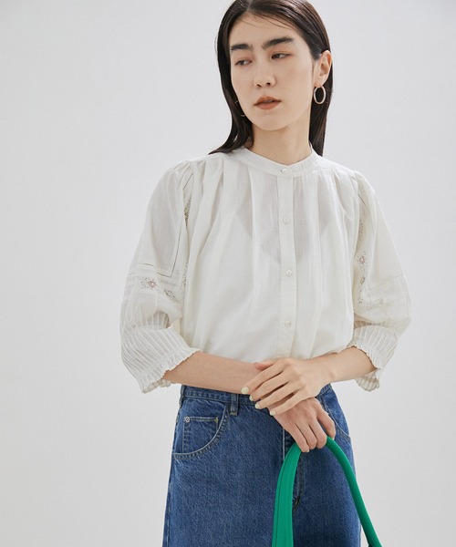 SALON adam et rope'(サロン アダム エ ロペ)の「【洗える】リバーレースボリュームスリーブブラウス(シャツ/ブラウス・レディース・オフホワイト/ブラック・FREE)」の2枚目の写真