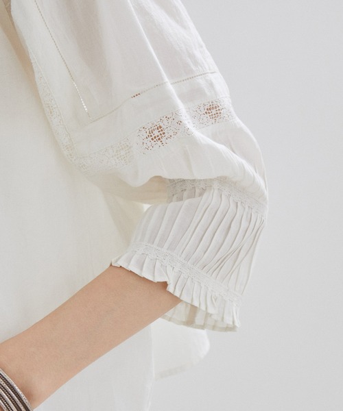 SALON adam et rope'(サロン アダム エ ロペ)の「【洗える】リバーレースボリュームスリーブブラウス(シャツ/ブラウス・レディース・オフホワイト/ブラック・FREE)」の20枚目の写真