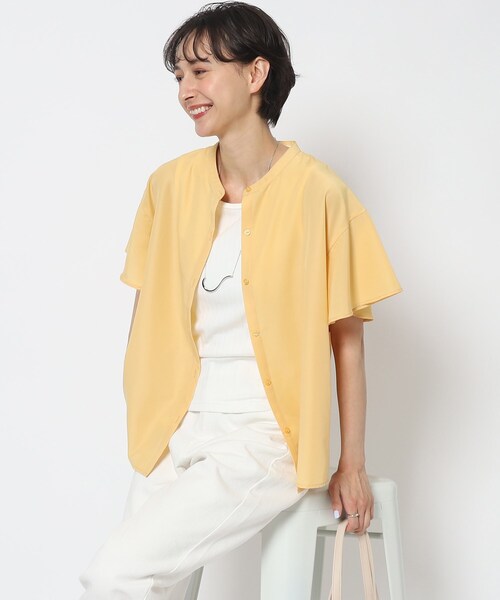 オンでオフでも！袖フリルバンドカラーブラウス