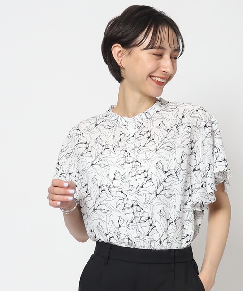 オンでオフでも！袖フリルバンドカラーブラウス