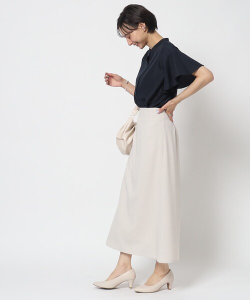 オンでオフでも！袖フリルバンドカラーブラウス