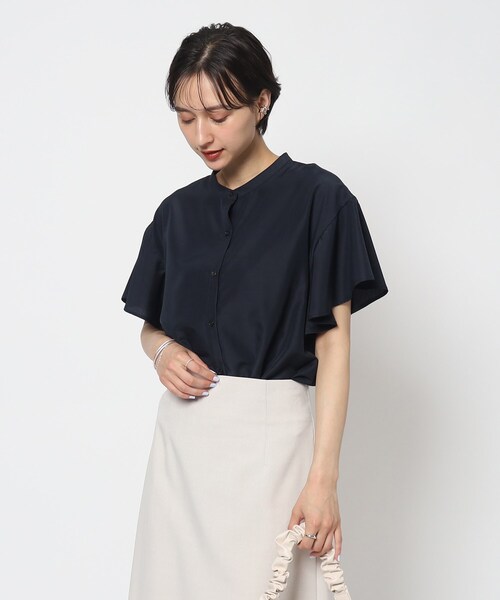 オンでオフでも！袖フリルバンドカラーブラウス