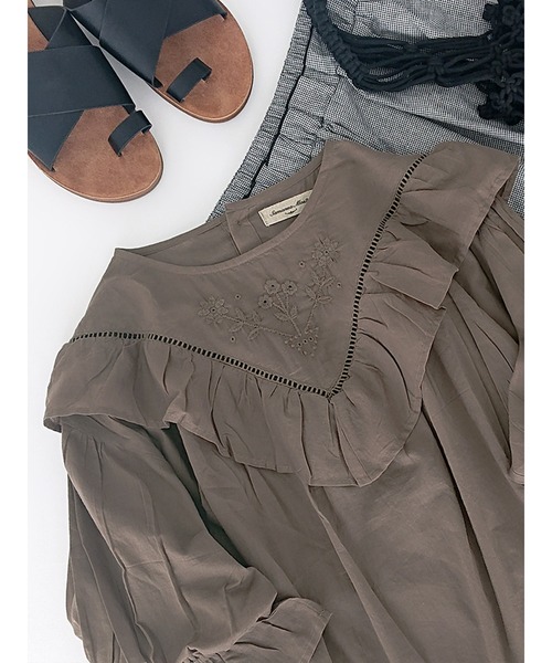 Samansa Mos2（サマンサ モスモス）の「切替フリル刺繍ブラウス（シャツ/ブラウス・レディース・ブラック/オフホワイト/ブラウン・F）」の3枚目の写真