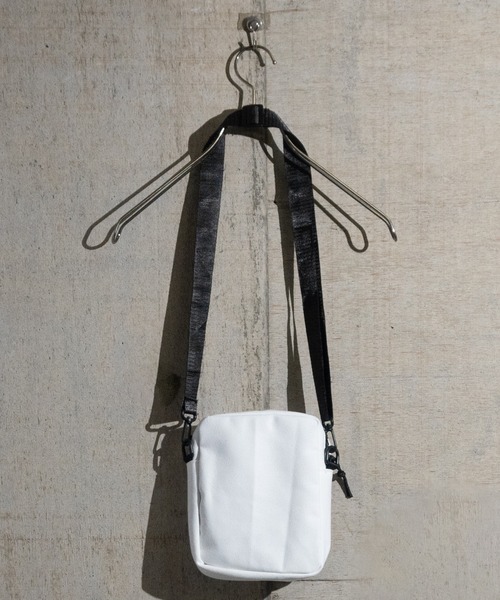 Red Cap Girl（レッドキャプガール）の「【a-r】〔Red Cap Girl/レッドキャップガール〕RCGピス付き ミニショルダーバッグ（ショルダーバッグ・メンズ・ブラック/ホワイト・FREE）」の14枚目の写真