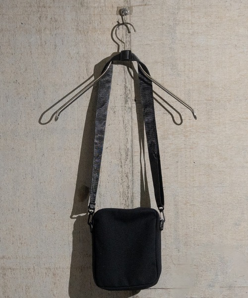 Red Cap Girl（レッドキャプガール）の「【a-r】〔Red Cap Girl/レッドキャップガール〕RCGピス付き ミニショルダーバッグ（ショルダーバッグ・メンズ・ブラック/ホワイト・FREE）」の12枚目の写真