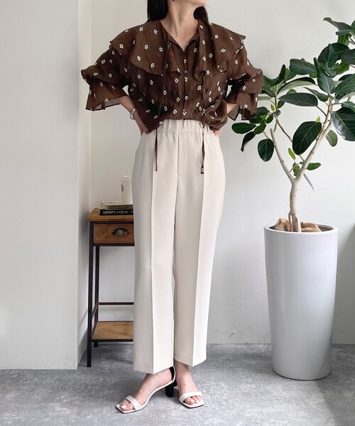 fredy emue（フレディエミュ）の「【セットアップ対応】美脚テーパードパンツ（スラックス・レディース・ベージュ/ネイビー/アイボリー/ラベンダー・38/36）」の6枚目の写真