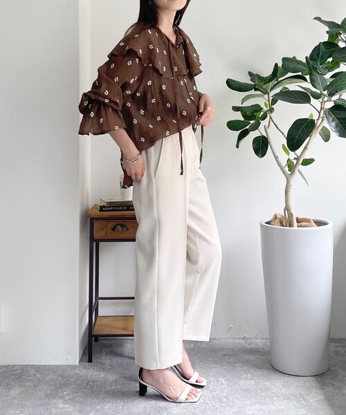 fredy emue（フレディエミュ）の「【セットアップ対応】美脚テーパードパンツ（スラックス・レディース・ベージュ/ネイビー/アイボリー/ラベンダー・38/36）」の7枚目の写真