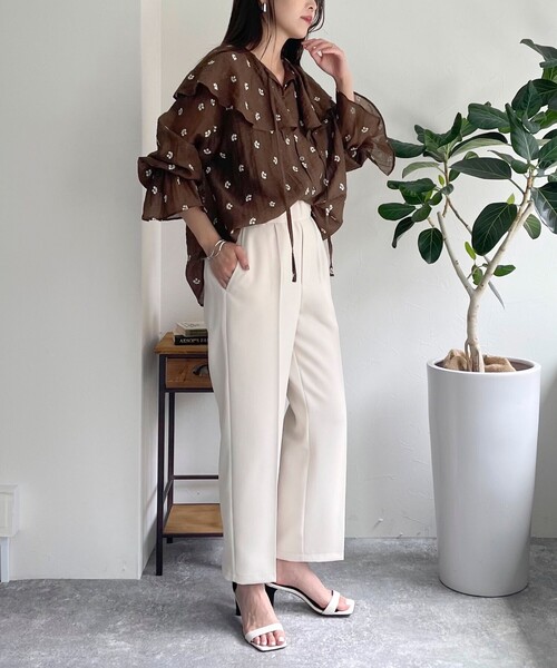 fredy emue（フレディエミュ）の「【セットアップ対応】美脚テーパードパンツ（スラックス・レディース・ベージュ/ネイビー/アイボリー/ラベンダー・38/36）」の8枚目の写真