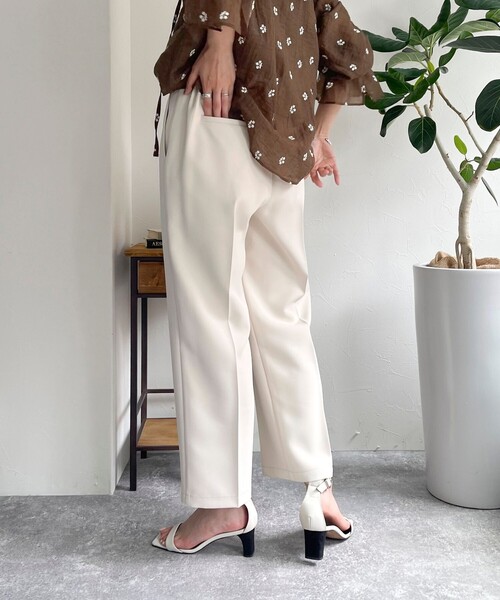 fredy emue（フレディエミュ）の「【セットアップ対応】美脚テーパードパンツ（スラックス・レディース・ベージュ/ネイビー/アイボリー/ラベンダー・38/36）」の11枚目の写真