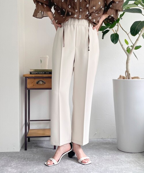 fredy emue（フレディエミュ）の「【セットアップ対応】美脚テーパードパンツ（スラックス・レディース・ベージュ/ネイビー/アイボリー/ラベンダー・38/36）」の14枚目の写真