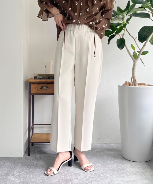 fredy emue（フレディエミュ）の「【セットアップ対応】美脚テーパードパンツ（スラックス・レディース・ベージュ/ネイビー/アイボリー/ラベンダー・38/36）」の16枚目の写真